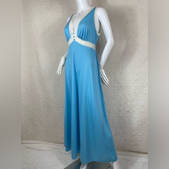 🔥Vintage 70s Vanity Fair 2 Pieces Nightgown & Robe Set Lace Maxi Length - Picture 4 of 16